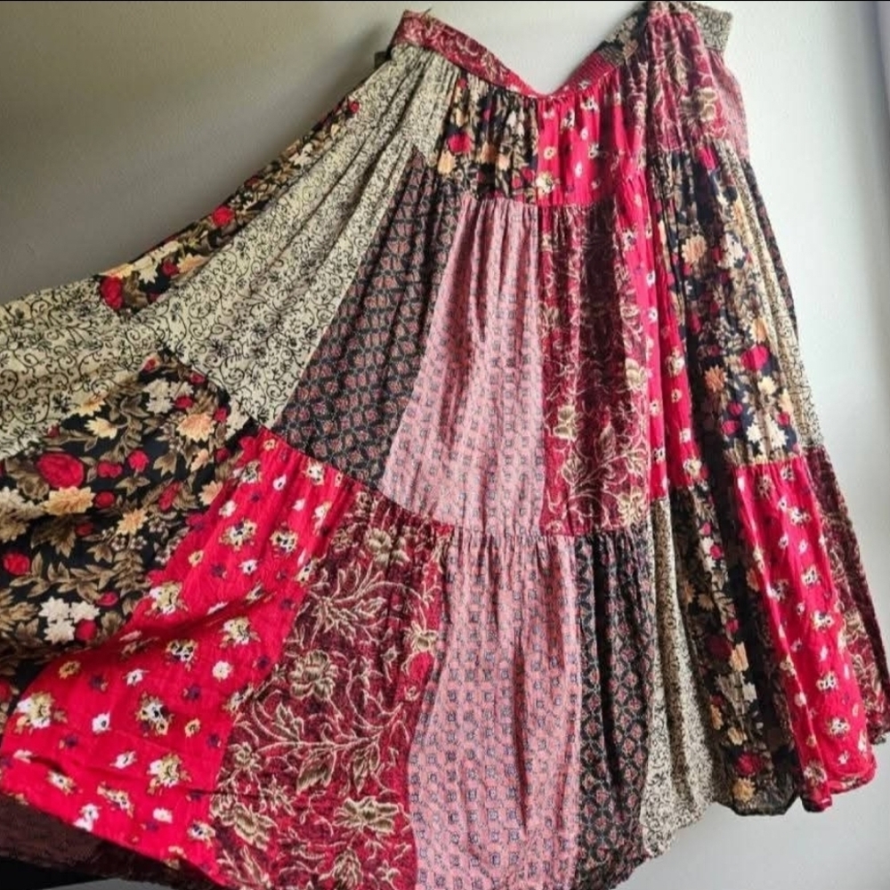 Sag Harbor Red and Black Vintage Floral Patchwork 1x Maxi Skirt